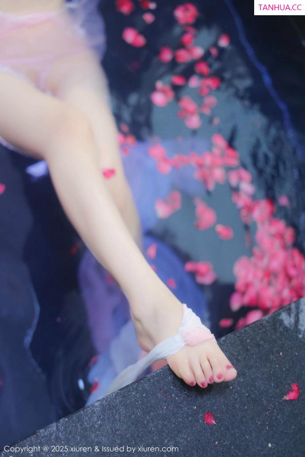   [XiuRen]高清写真图 2025.01.17 No.9778 桃妖夭 浴池美腿第65张图片